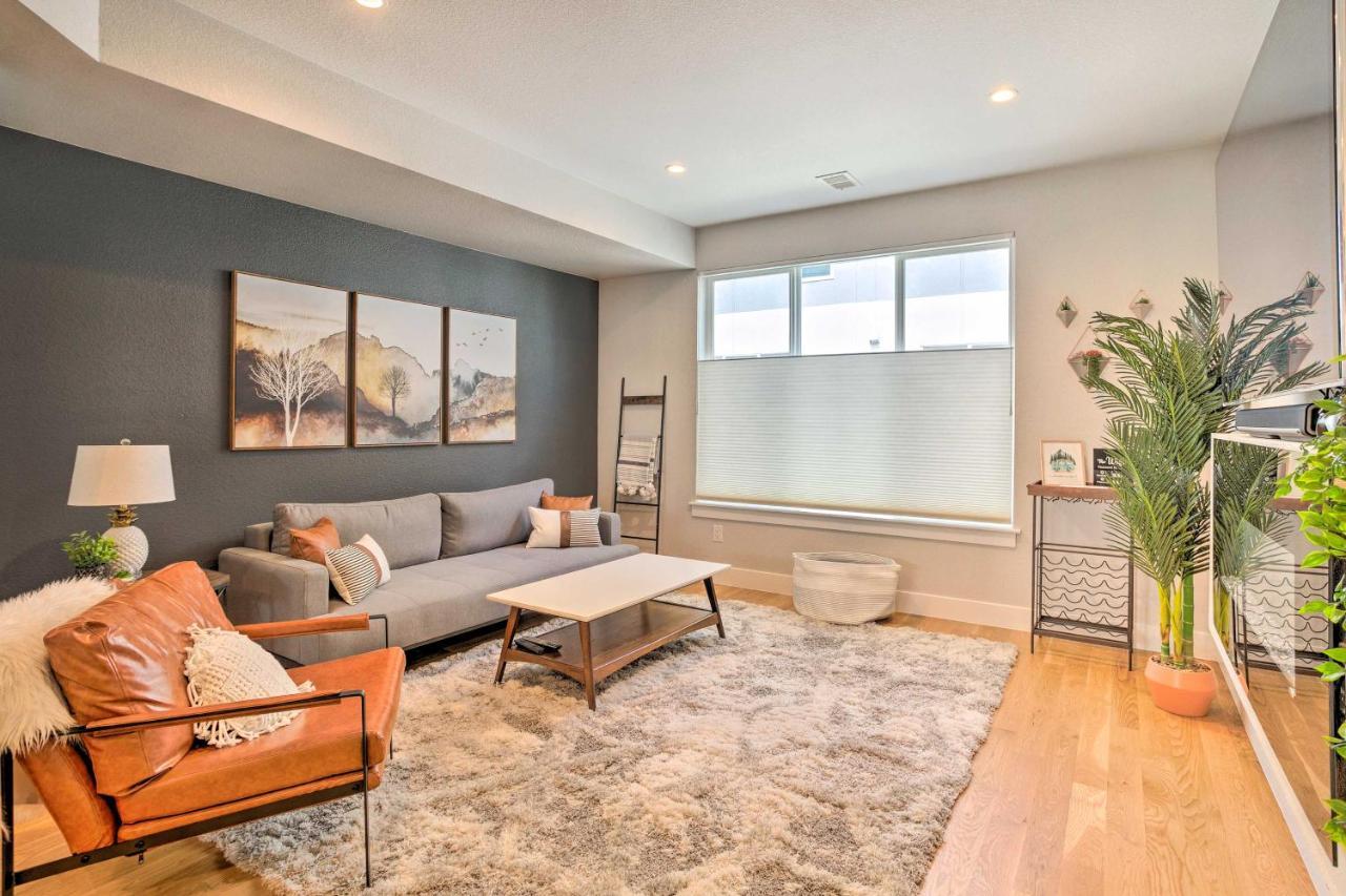 Upscale Townhome With Skyline Views Holiday home *