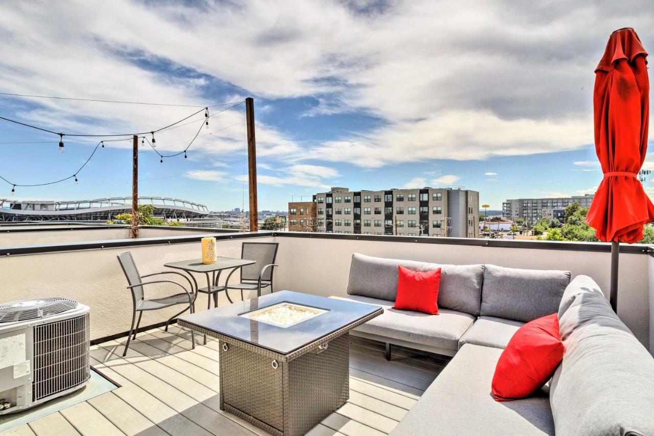Upscale Townhome With Skyline Views Holiday home