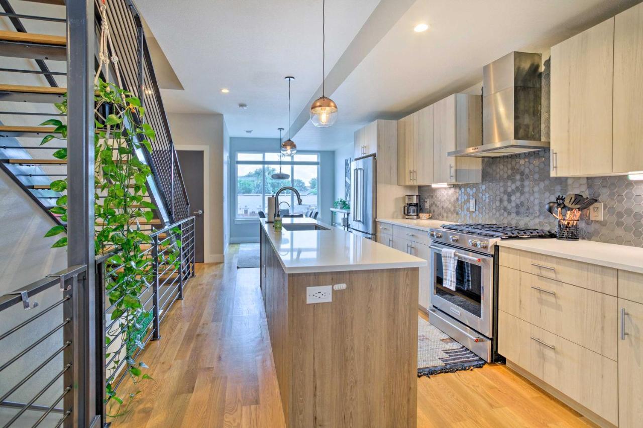 Holiday home Upscale Townhome With Skyline Views