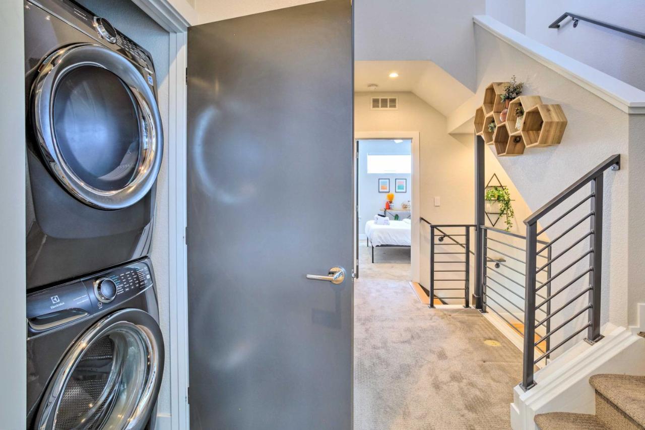 Upscale Townhome With Skyline Views Holiday home *