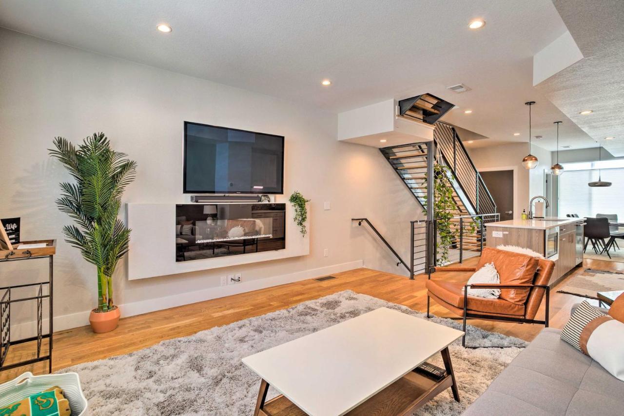 Upscale Townhome With Skyline Views Holiday home *