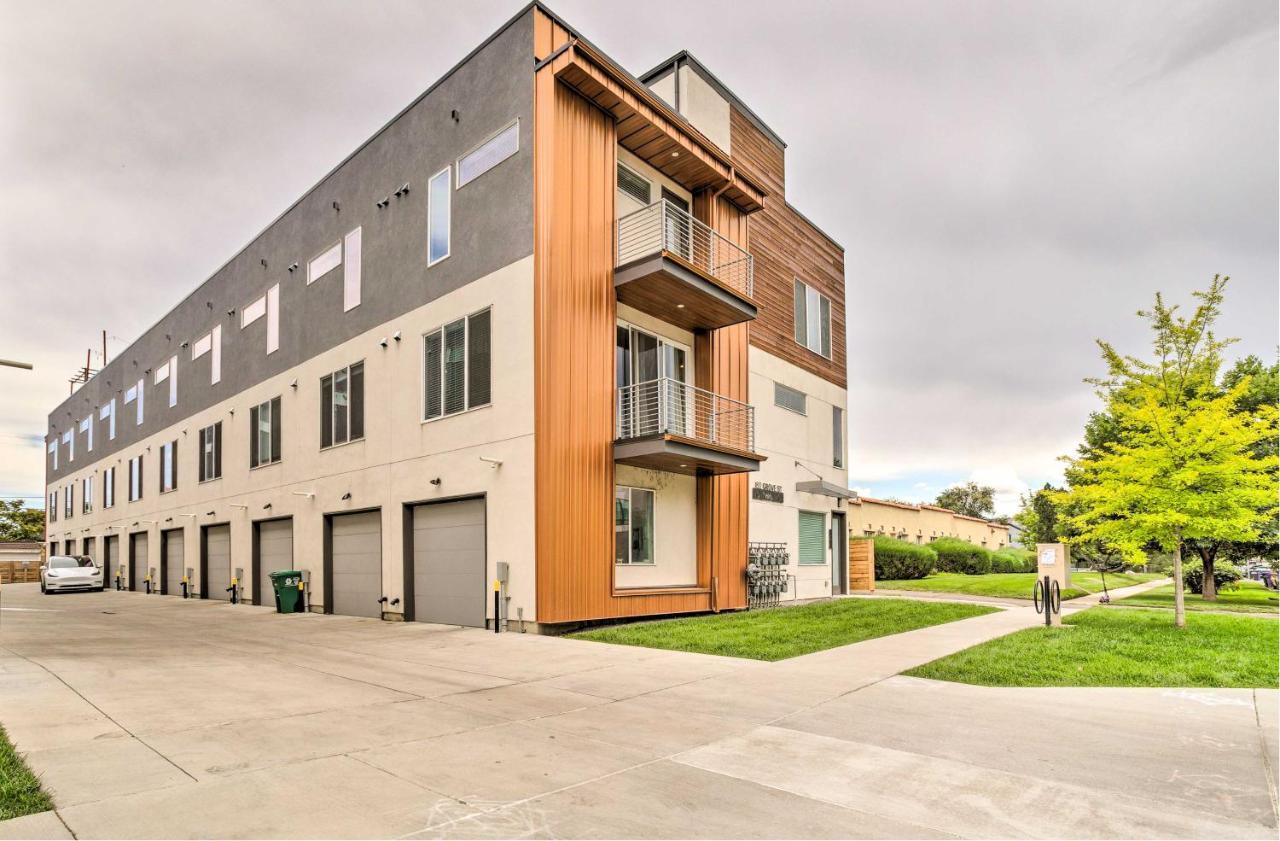 Upscale Townhome With Skyline Views Holiday home