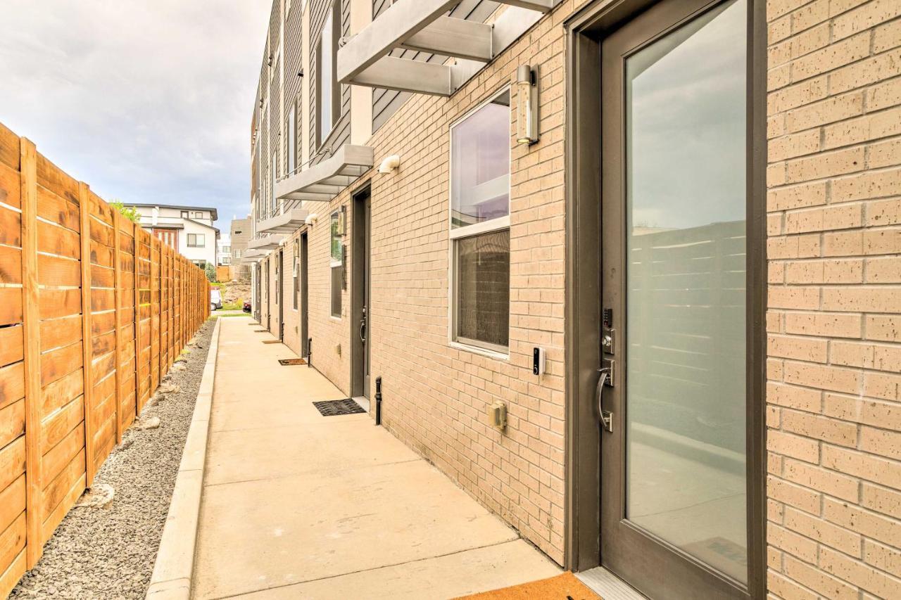 Upscale Townhome With Skyline Views Holiday home