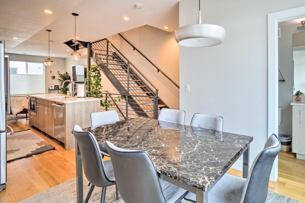 Holiday home Upscale Townhome With Skyline Views *